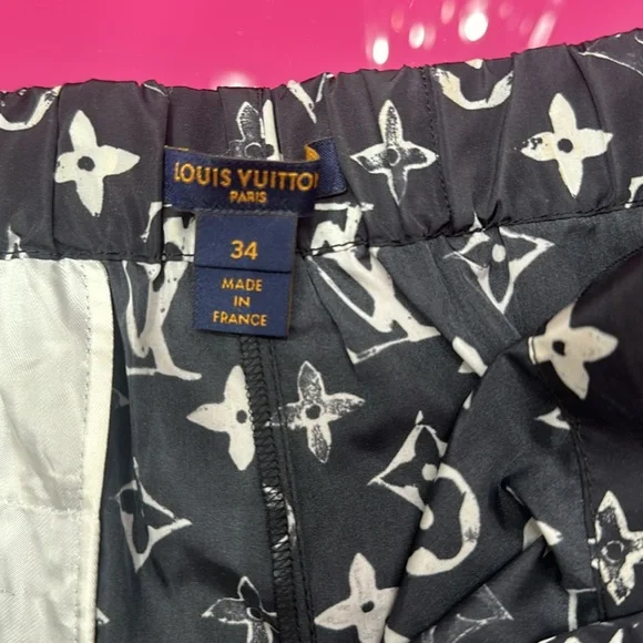 Louis Vuitton women’s shorts - Picture 4 of 5